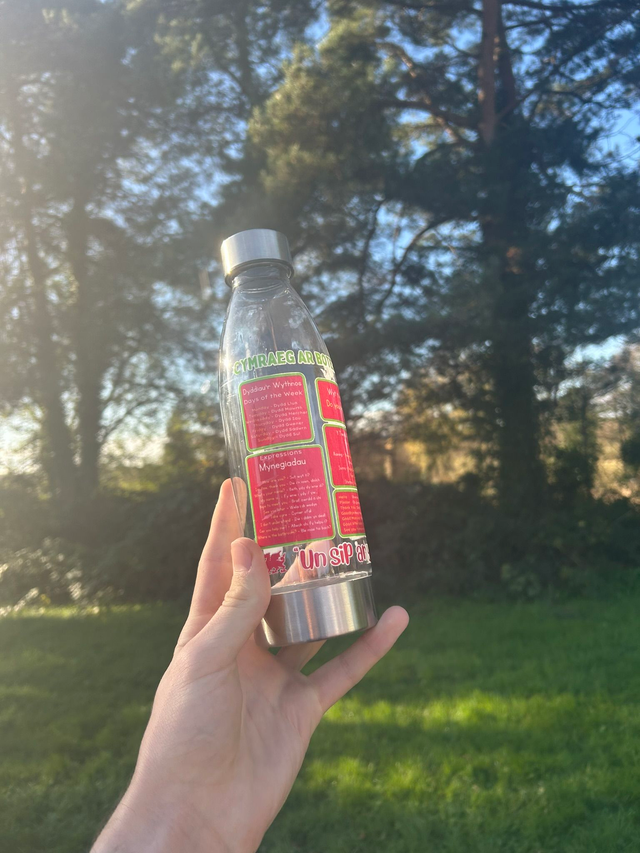 Cymraeg ar Botel - Botel Dŵr 800ml