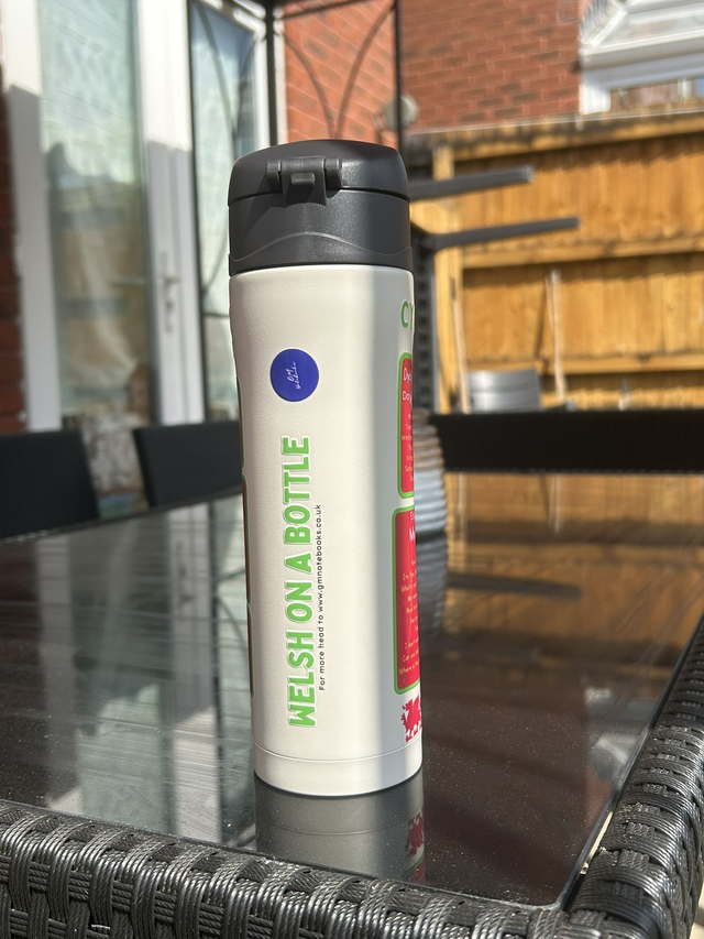 Cymraeg ar Botel – Stainless Steel Flask (500ml)