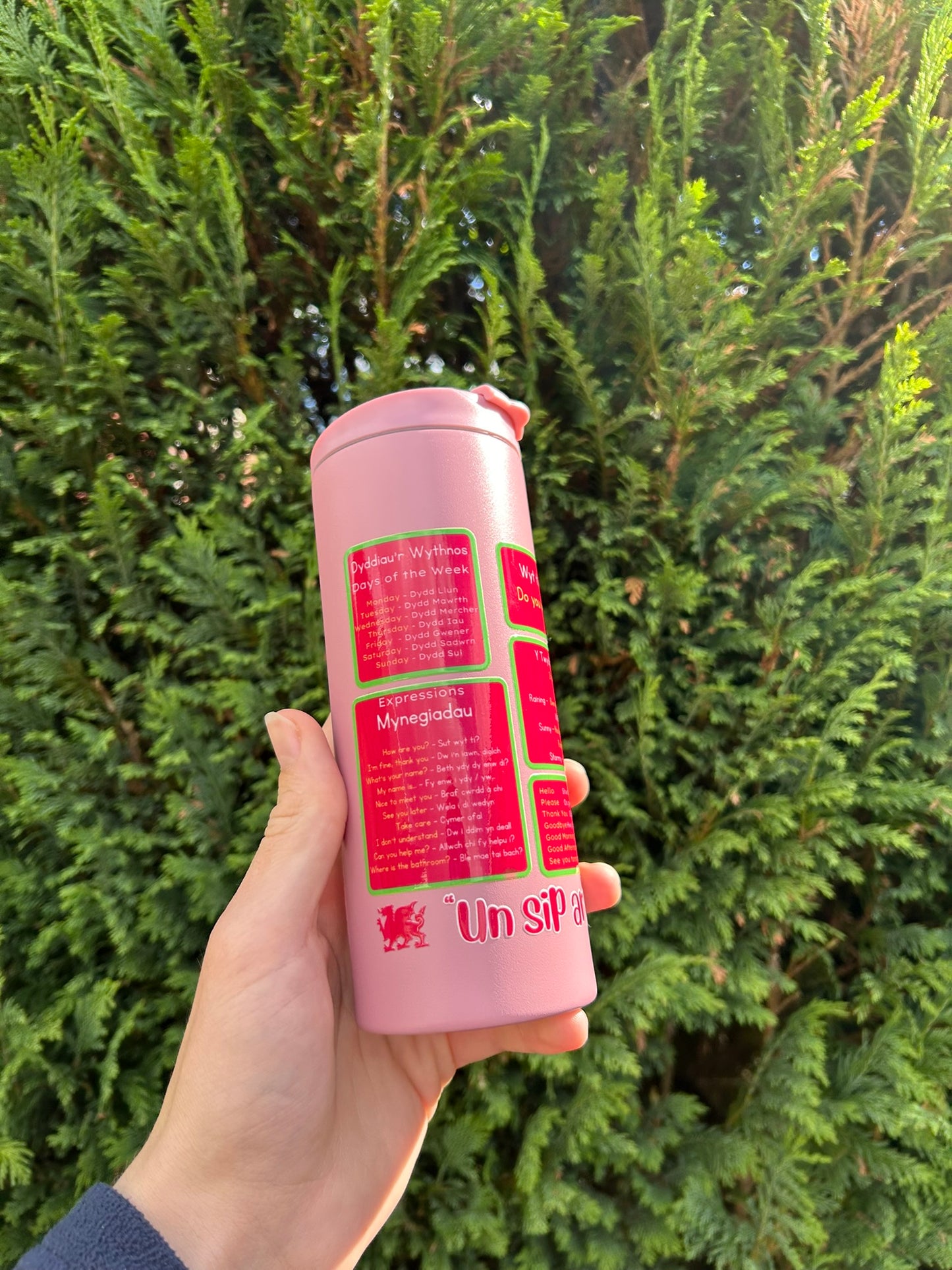 Cymraeg ar Gwpan Teithio (Welsh on a Travel Cup)