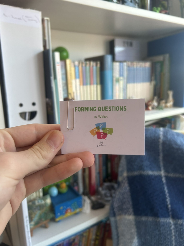 Forming Questions in Welsh 85x55mm Flashcards