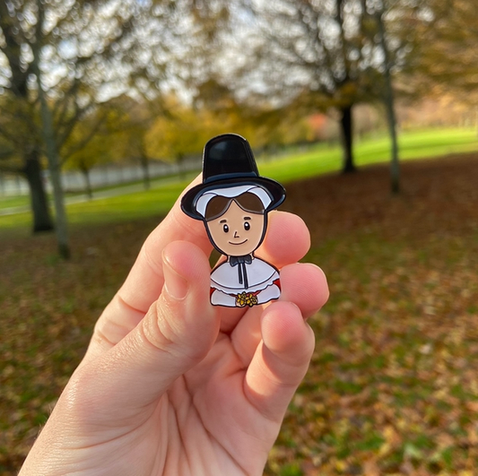 Welsh Lady Pin Badge - Eiconig Cy